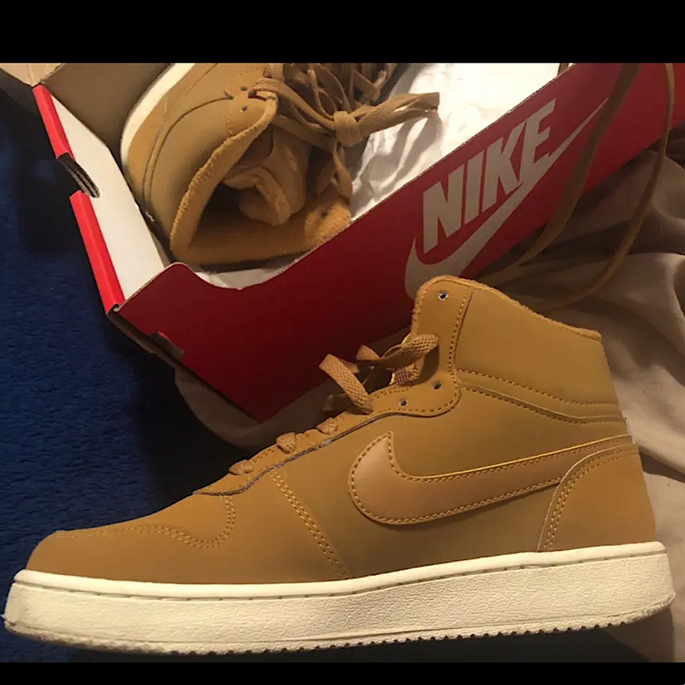 New only tried on then walked out side then took them off, their clean.